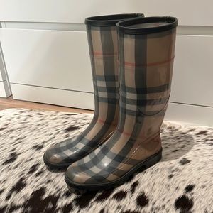 Burberry Rain Boots. Size 8.5